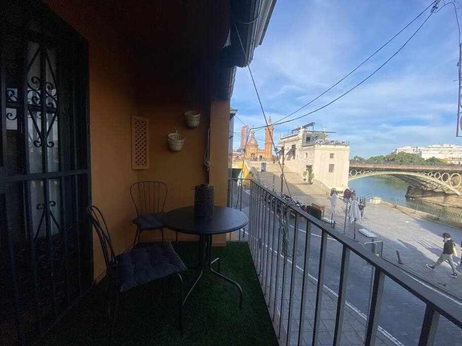 סביליה Apartamento Con Vistas Al Rio מראה חיצוני תמונה